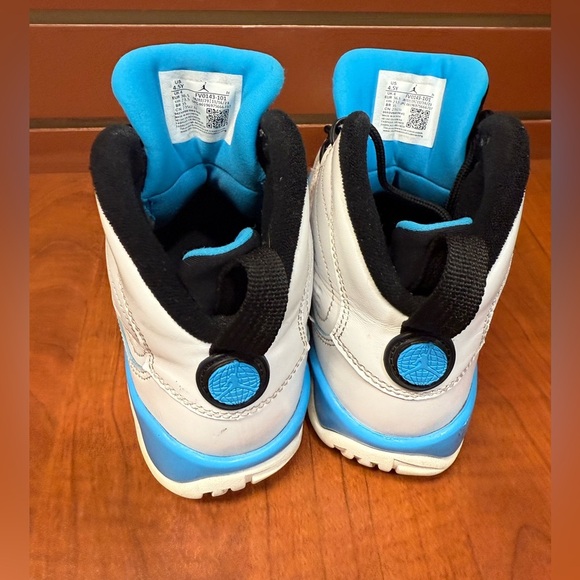 Nike Black and Blue Sneakers - Picture 5 of 9